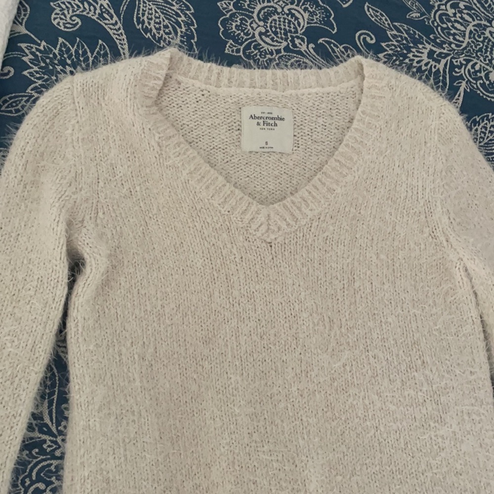 NWOT ABERCROMBIE & FITCH SUPER SOFT CREAM SWEATER SIZE S